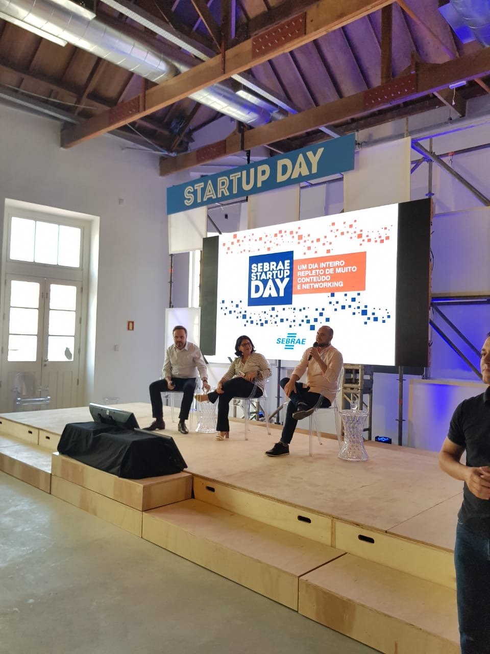 Painel: Grandes Empresas e Startups